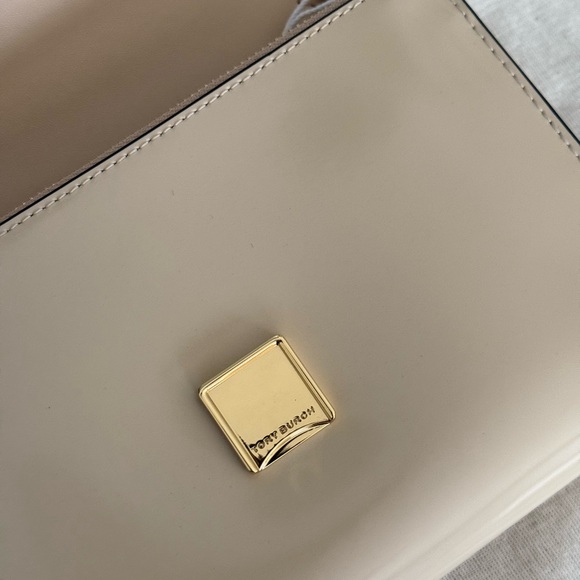 New Tory Burch EMERSON PATENT CHAIN WALLET Crossbody SOFT SERVE - Picture 5 of 12